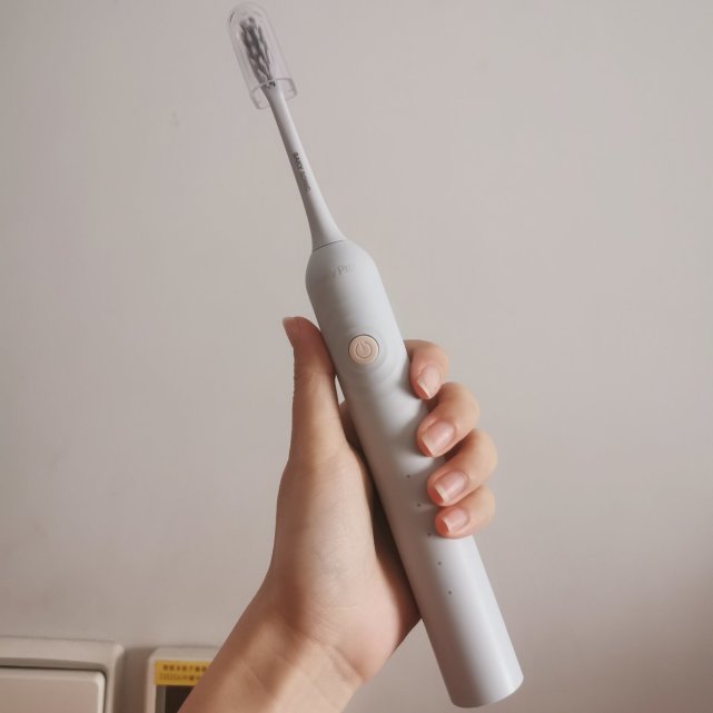 谁说电动牙刷很小资？一百多块钱的牙刷照样好用—真实测评分贝块